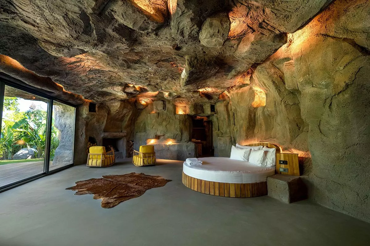 هتل رگنوم کاریا بلک آنتالیا